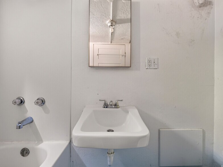 More Photos Of 457 E 100 S, Provo Apartments For Sale