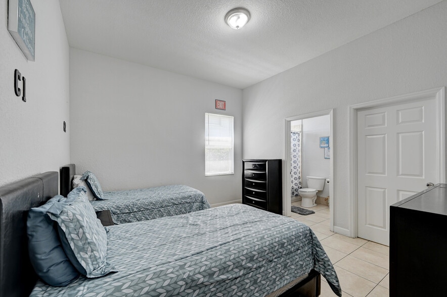 More Photos Of 350 W Pine St, Lantana Dormitory For Sale