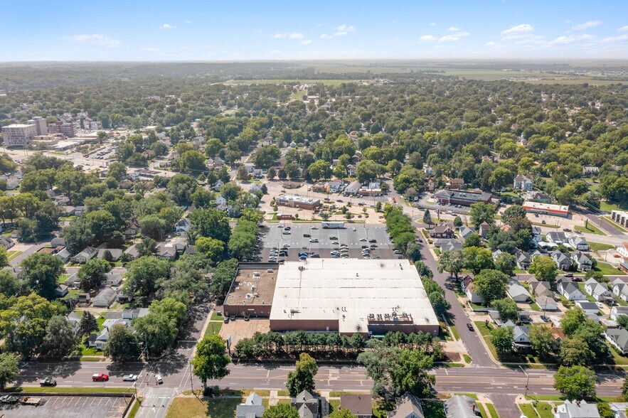 More Photos Of 1001 Court St, Pekin General Retail For Sale