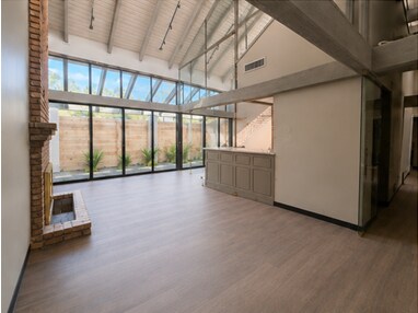 More Photos Of 3132 W 5th St, Fort Worth Office For Lease