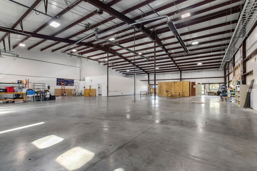 More Photos Of 13 Parkway Dr, Plainfield Warehouse For Lease
