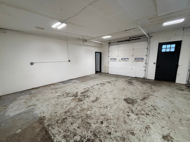 More Photos Of 446 McClaine St, Silverton Warehouse For Lease