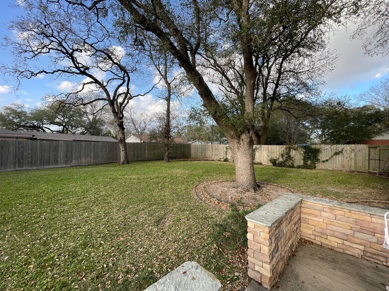 More Photos Of 408 Wilson Rd, Conroe Loft Creative Space For Lease