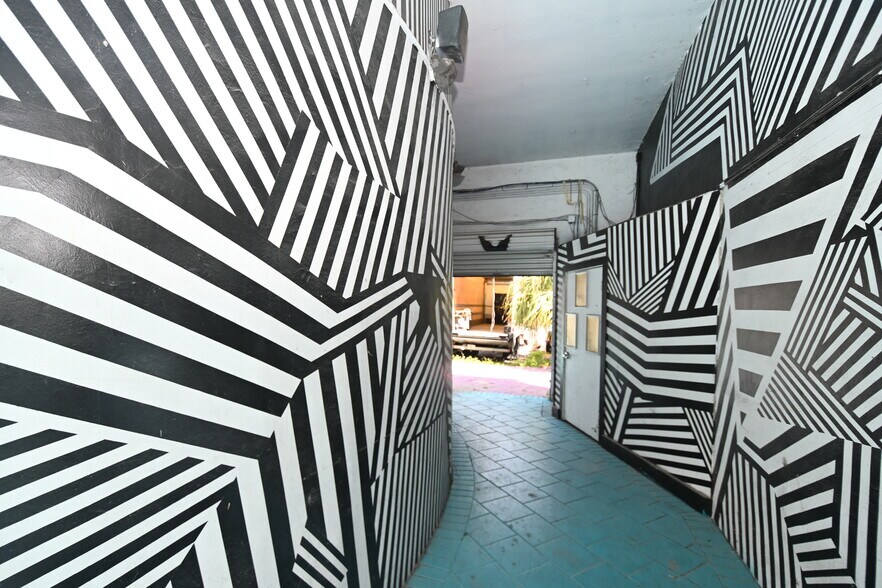 More Photos Of 47 W Amelia St, Orlando Bar For Sale