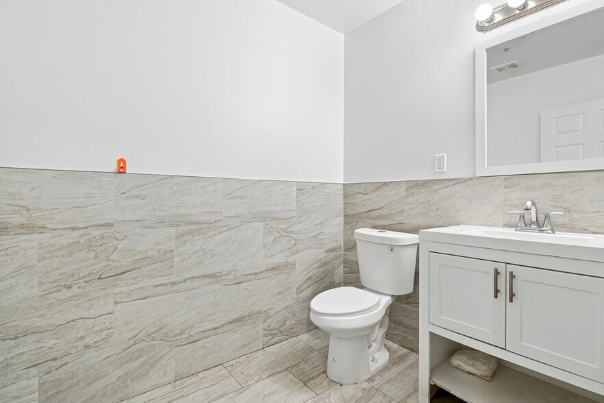 More Photos Of 374 Myrtle Ave, Brooklyn Storefront Retail Residential For Lease