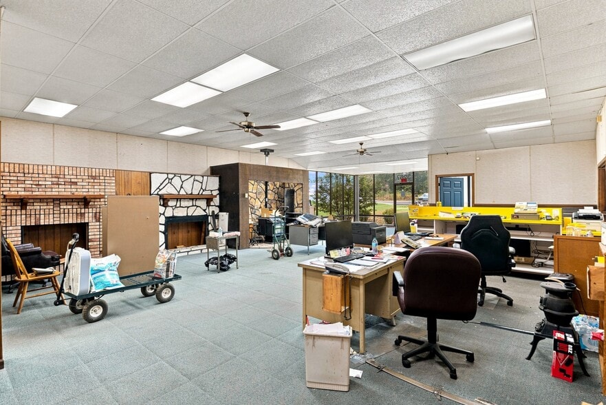 More Photos Of 3267 US Highway 431, Albertville Showroom For Sale