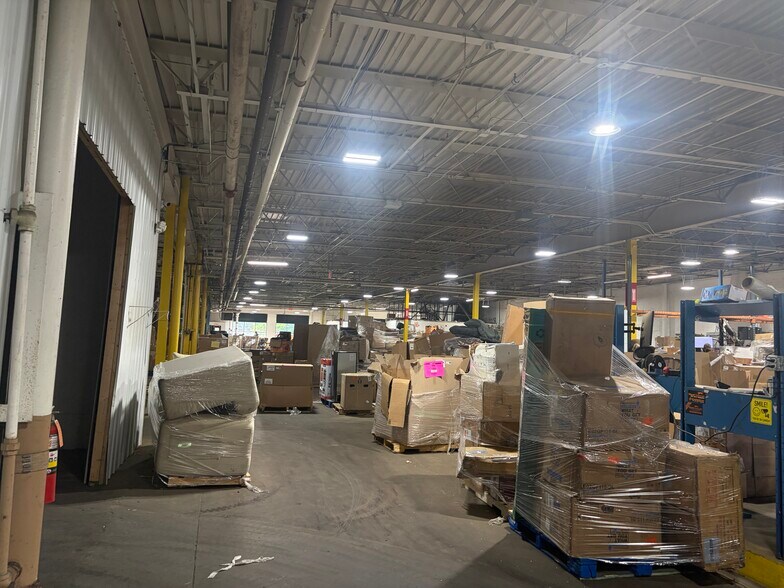 More Photos Of 309 N Prospect St, Sturgis Light Manufacturing For Sale