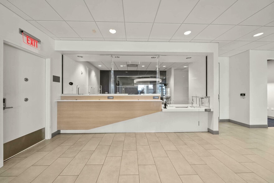 More Photos Of 638 Harrison Ave, Panama City Bank For Lease