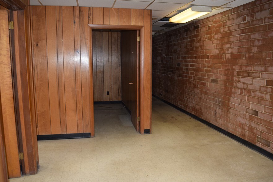 More Photos Of 124 Gillespie St, Fayetteville Office For Lease