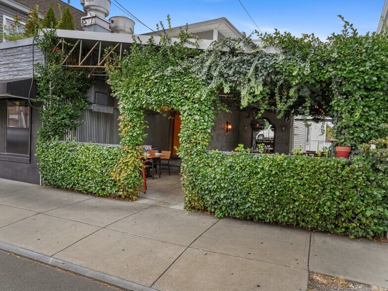 More Photos Of 10 N Water St, Greenwich Storefront Retail Residential For Lease