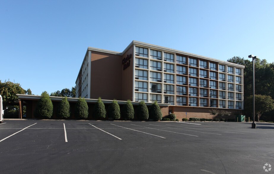 More Photos Of 6288 Old Dixie Hwy, Jonesboro Hotel For Sale
