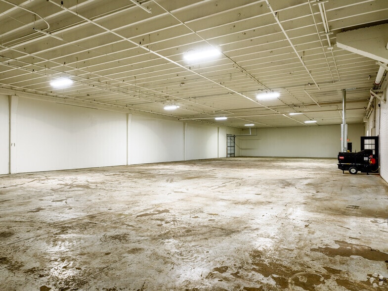 More Photos Of 414 N Meriah St, Landis Warehouse For Lease