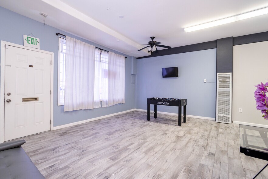 More Photos Of 38262 6th St E, Palmdale Storefront For Sale