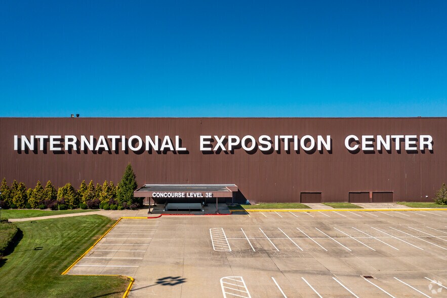 More Photos Of 6200 Riverside Dr, Cleveland Warehouse For Lease