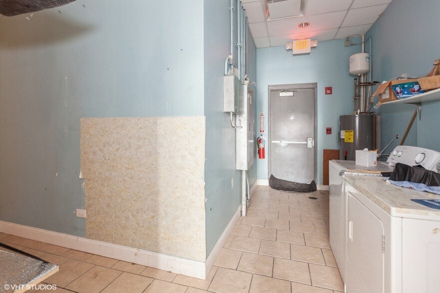 More Photos Of 277-297 S Weber Rd, Romeoville Storefront For Lease