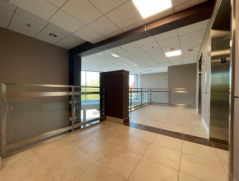 More Photos Of 28160 W Northwest Hwy, Lake Barrington Office For Lease