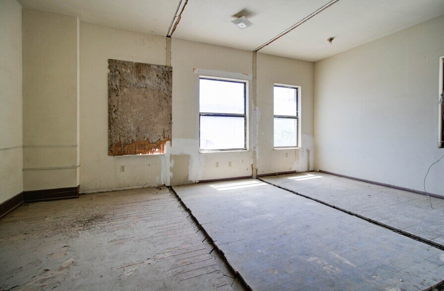 More Photos Of 155 S Miami Ave, Miami Storefront Retail Residential For Sale