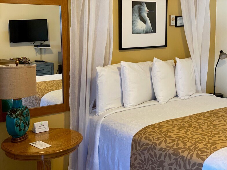 More Photos Of 940 Oregon Ave SE, Bandon Hotel For Sale