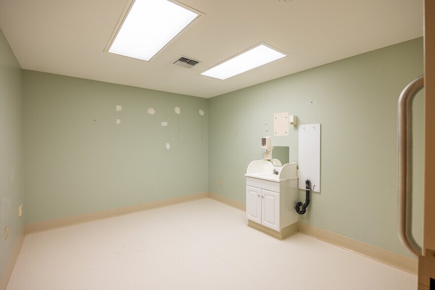 More Photos Of 811 Georgiana St, Port Angeles Medical For Sale