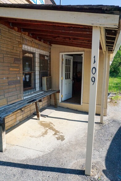 More Photos Of 109 Wilburn Valley Rd, Pearisburg General Retail For Sale