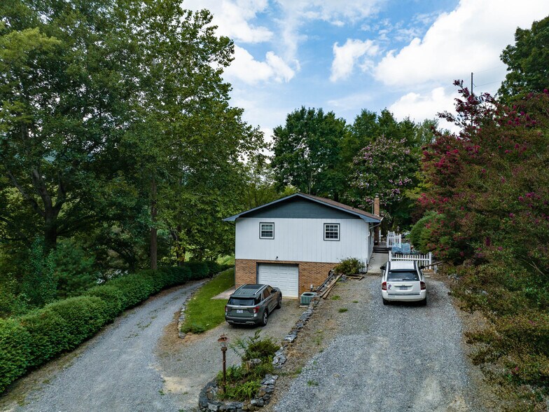 More Photos Of 371 Riverview Dr, Waynesville Manufactured Housing Mobile Home Park For Sale