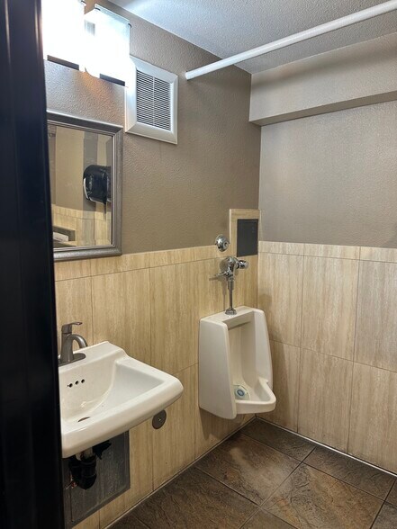 More Photos Of 231-243 E Colorado Blvd, Pasadena Storefront Retail Office For Lease