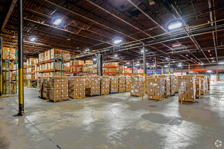 More Photos Of 1000 N South Rd, Scranton Warehouse For Lease