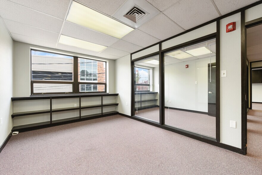 More Photos Of 4749 Baum Blvd, Pittsburgh Flex For Sale