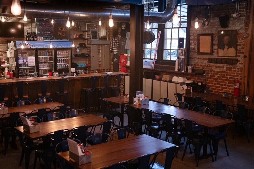 More Photos Of 37 W Waterloo St, Canal Winchester Restaurant For Sale