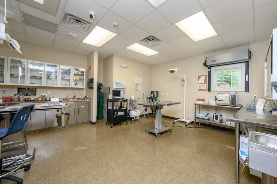 More Photos Of 612 Mount Pleasant Ave, West Orange Veterinarian Kennel For Sale