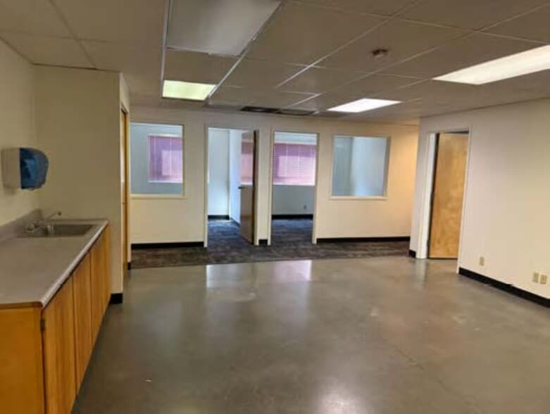 More Photos Of 120 NE 9th Ave, Portland Warehouse For Lease