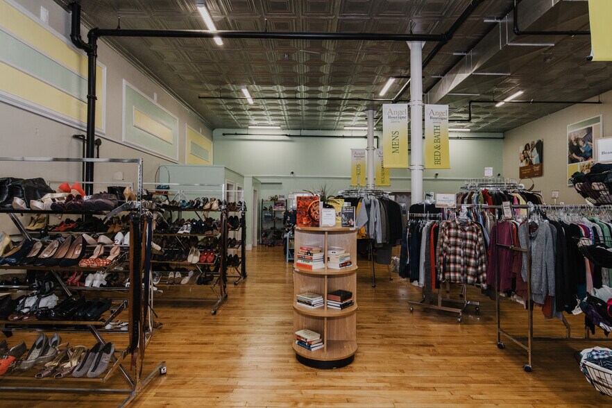 More Photos Of 2700 Cherokee St, Saint Louis General Retail For Lease