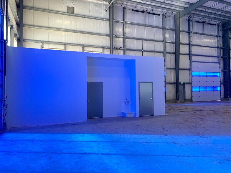 More Photos Of 20 Veenstra Dr, Red Deer County Warehouse For Lease