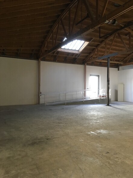 More Photos Of 749 E Temple St, Los Angeles Showroom For Lease