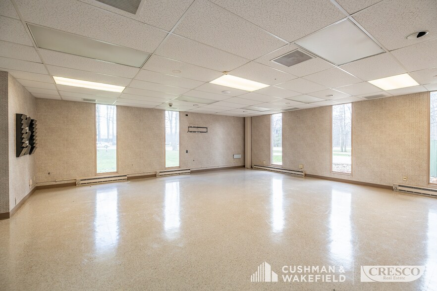 More Photos Of 8200 E Pleasant Valley Rd, Independence Manufacturing For Sale