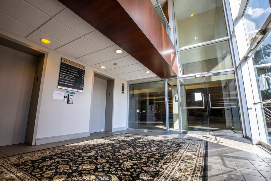 More Photos Of 930 W 1st St, Fort Worth Office For Sale