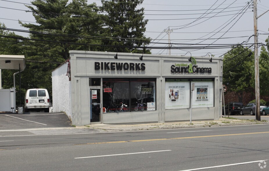 More Photos Of 7 Northern Blvd, Greenvale Storefront For Lease