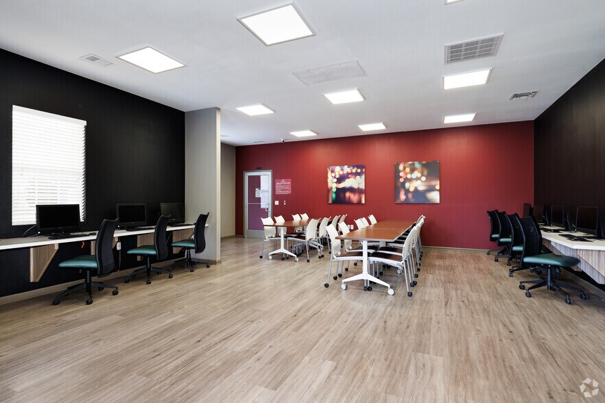 More Photos Of 500 Saluki Blvd, Carbondale Apartments For Sale