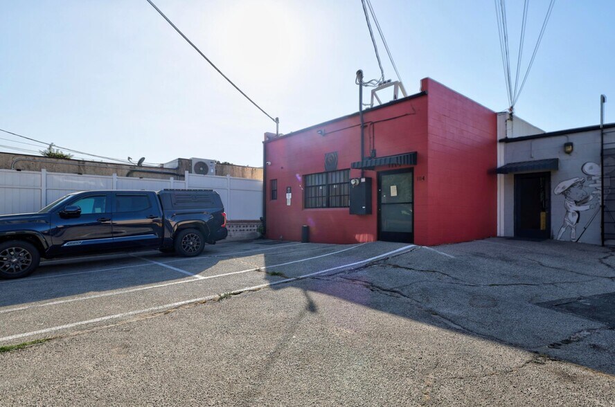 More Photos Of 1114 W Magnolia Blvd, Burbank Storefront Retail Office For Sale