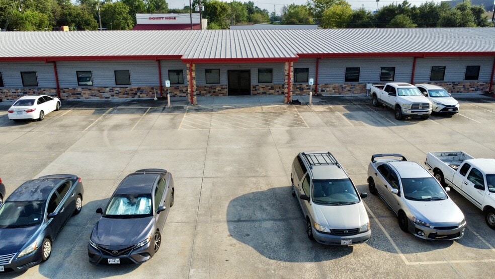 More Photos Of 1616 Gears Rd, Houston Manufacturing For Sale