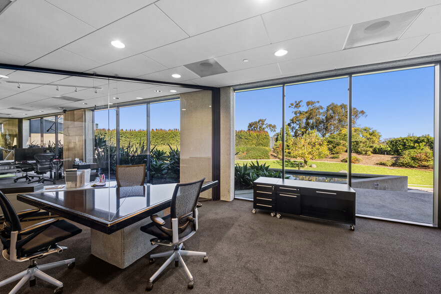 More Photos Of 9800 Campus Point Dr, San Diego Flex For Lease