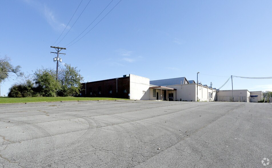 More Photos Of 701 Hodell St, Shelbyville Manufacturing For Lease