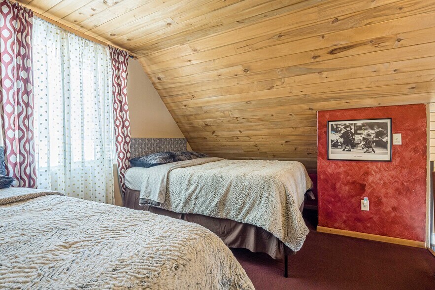More Photos Of 21221 Baron Lake Dr, Cedaredge Hotel For Sale