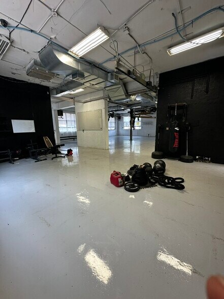 More Photos Of 117-121 Gertrude Ave, Paramus Flex For Lease