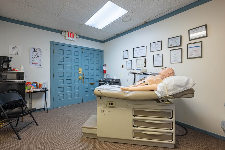 More Photos Of 8620 Winton Rd, Cincinnati Medical For Sale