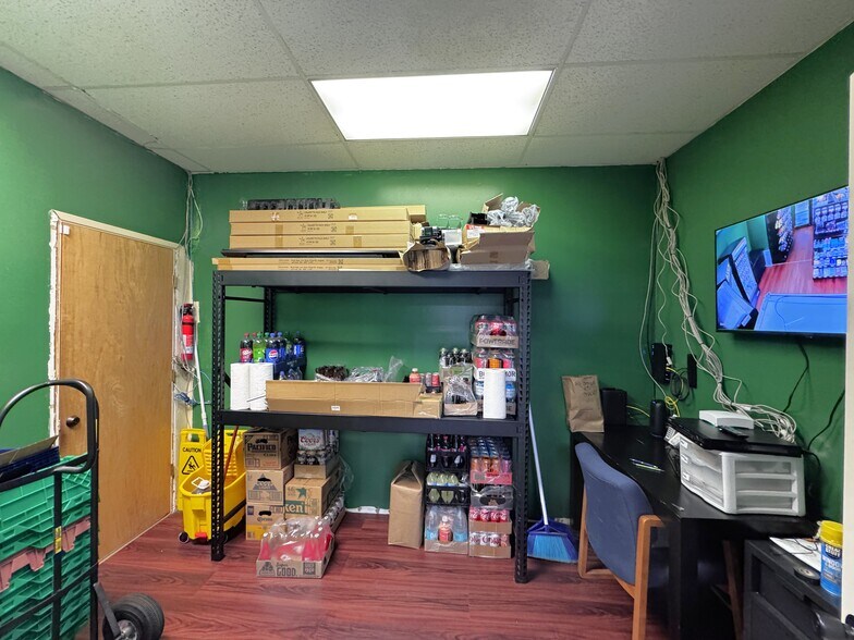 More Photos Of 1240 Chetco Ave, Brookings General Retail For Sale