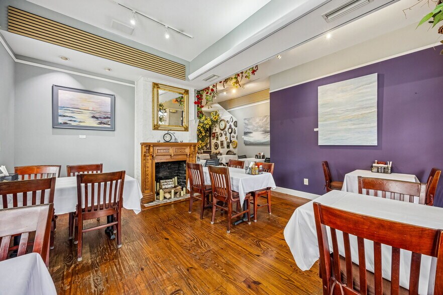 More Photos Of 218 Ash St, Fernandina Beach Freestanding For Sale