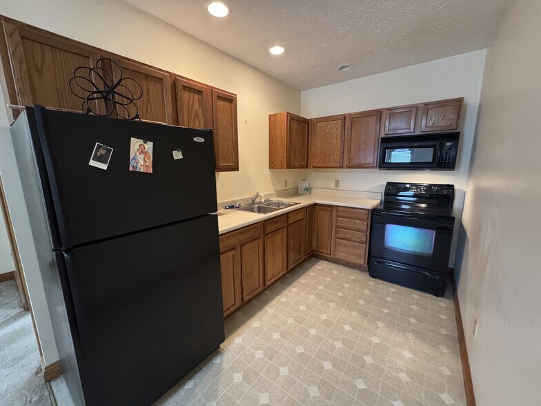 More Photos Of 915 N Main St, Bloomington General Retail For Sale