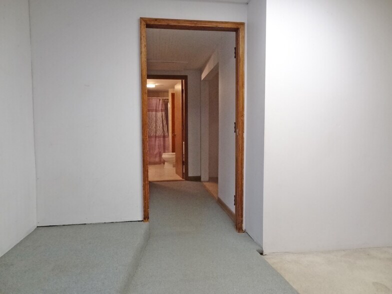 More Photos Of 93 Maple Ave, Morgantown Office For Sale