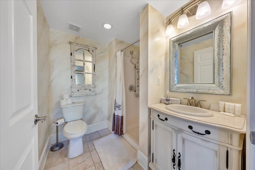 More Photos Of 812 E Main St, Bedford Lodge Meeting Hall For Sale